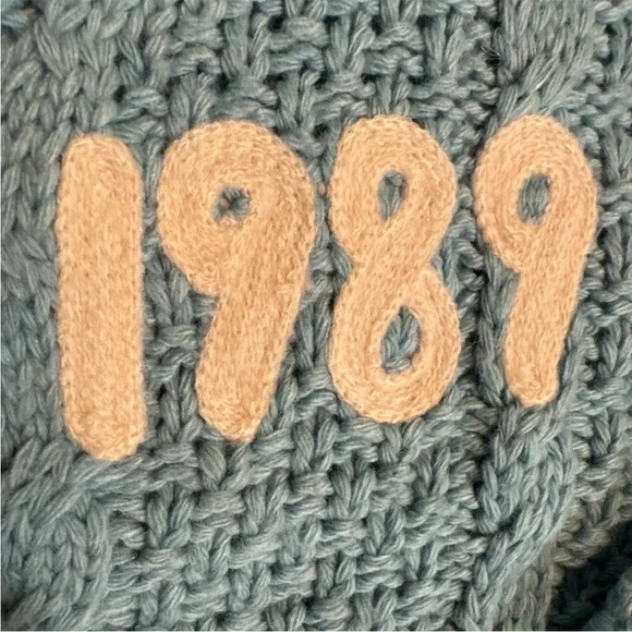 Official Taylor Swift 1989 Cardigan Brand New Sold Out - Picture 3 of 5